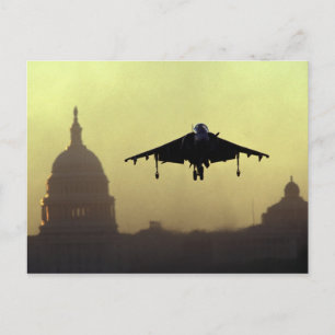 Ein Harrier-Jet landet bei Morgengrauen auf der Ma Postkarte