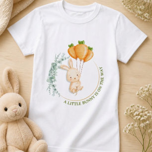 Ein Häschen ist auf dem Weg Baby Shower werdende M T-Shirt