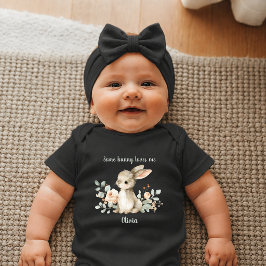Ein Häschen liebt mich Personalisiertes Neugeboren Baby Strampler