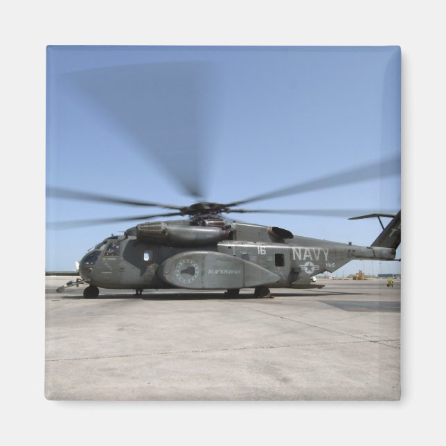 Ein Helikopter für den Drachenflieger MH-53E Magnet (Vorne)