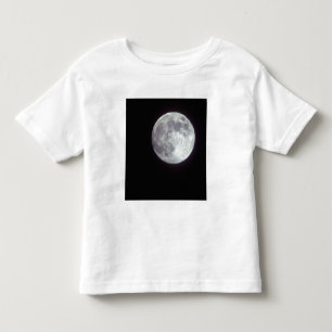 Ein heller Vollmond in einem schwarzen Nachthimmel Kleinkind T-shirt