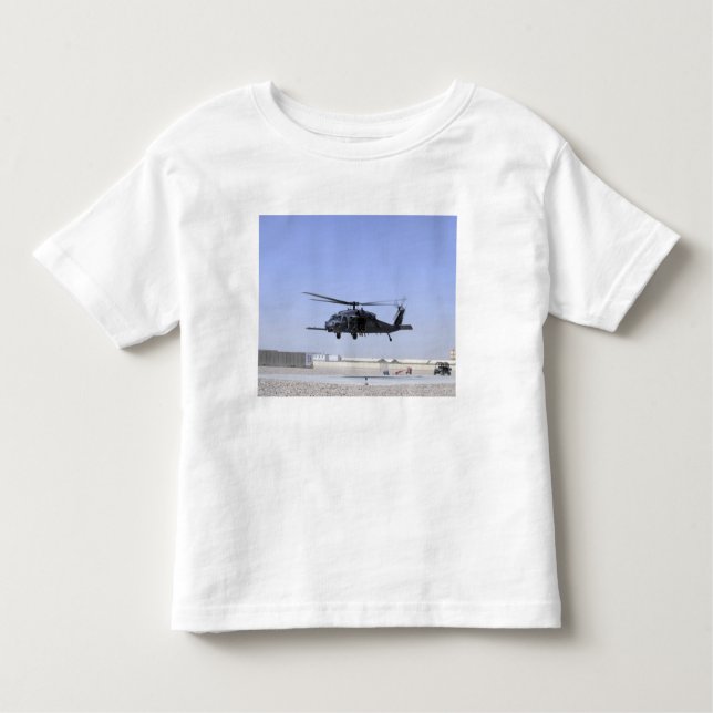 Ein HH-60G Pave Hawk startet vom Camp Bastio Kleinkind T-shirt (Vorderseite)
