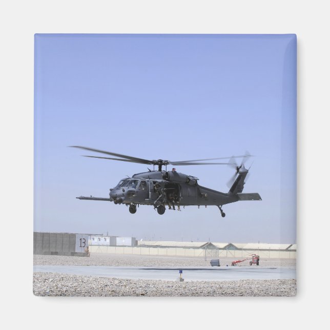 Ein HH-60G Pave Hawk startet vom Camp Bastio Magnet (Vorne)