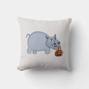 Ein Hippo mit einem Pumpkettenbeutel Kissen