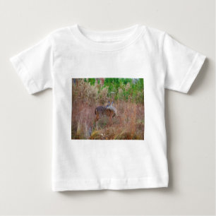 Ein Hirsch im großen Gras Baby T-shirt