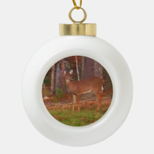 Ein Hirsch im Wald Keramik Kugel-Ornament