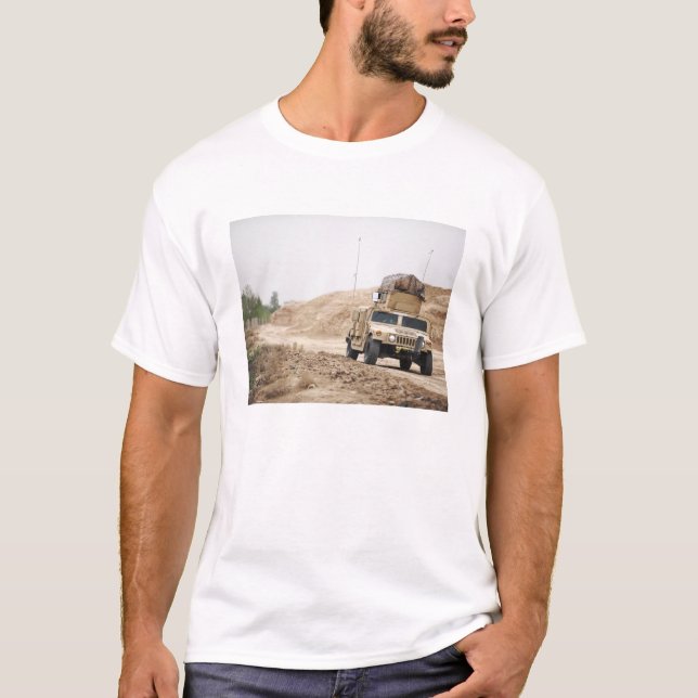 Ein Humvee leitet Sicherheit T-Shirt (Vorderseite)