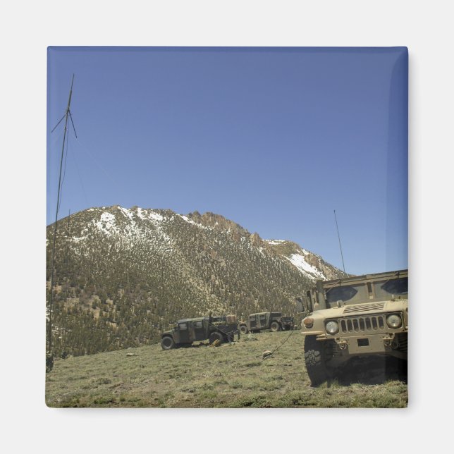 Ein Humvee wird am Ort der erneuten Übermittlung g Magnet (Vorne)