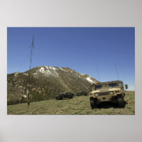 Ein Humvee wird am Ort der erneuten Übermittlung g