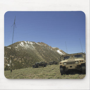Ein Humvee wird am Re-übertragenden Standort Mousepad
