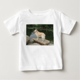 Ein Hund an einem Teich Baby T-shirt