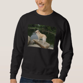 Ein Hund an einem Teich Sweatshirt