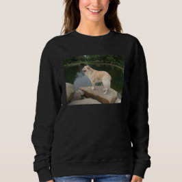 Ein Hund an einem Teich Sweatshirt
