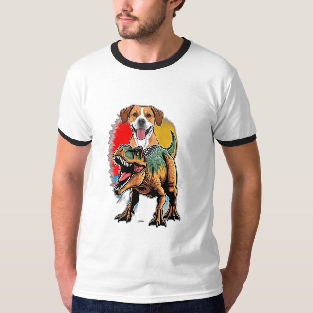 Ein Hund mit Dinosaurier (T-Rex oder Tricer) T-Shirt (Vorderseite)