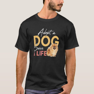 Ein Hund Rette eine Rettungsweste. T-Shirt