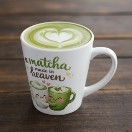 Ein in Himmel geschmiedetes Matcha süßer lustiger  Milchtasse
