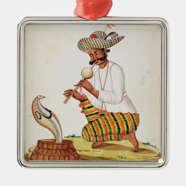 Ein indischer Schlangenbeschwörer mit einer Kobra, Silbernes Ornament (Vorne)