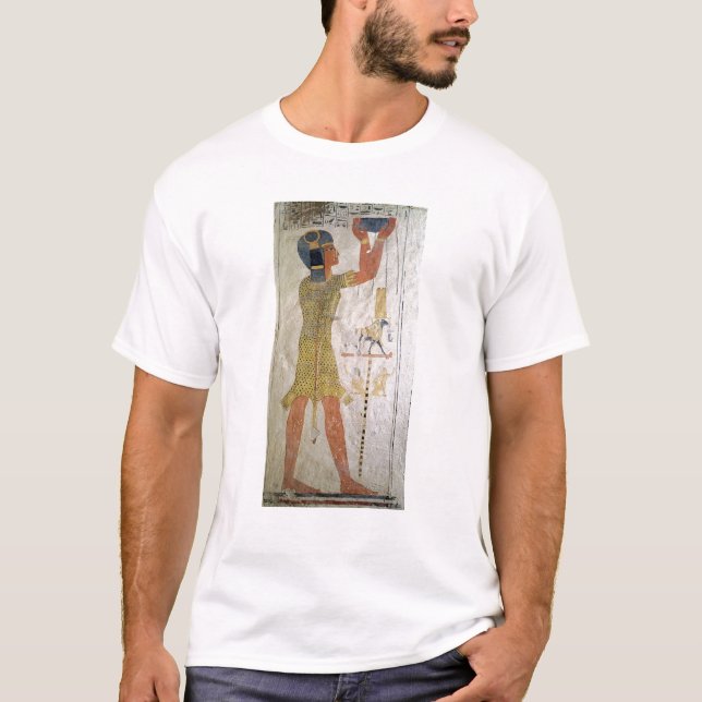 Ein Inmutef Priester, der ein Angebot macht T-Shirt (Vorderseite)