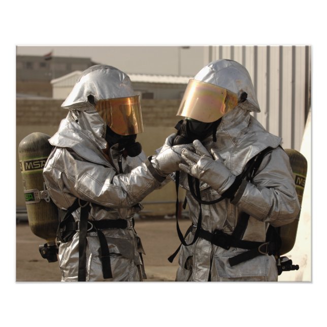 Ein irakischer Feuerwehrmann Fotodruck (Vorne)