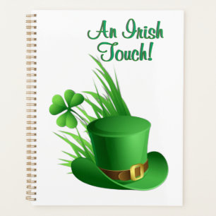 Ein irischer Leprechaun-Touch mit Kleeblatt-Hut im Planer