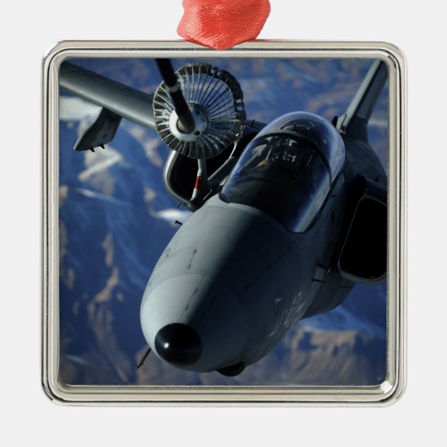 Ein italienischer AMX wird durch einen KC-10A-Exte Ornament Aus Metall (Vorne)