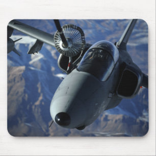 Ein italienisches AMX wird durch eine KC-10A Mousepad
