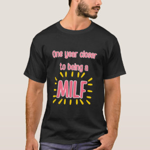 Ein Jahr naher, um ein M I L F Divertenter pro T-Shirt