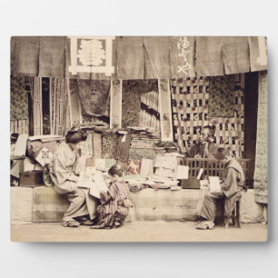 Ein japanischer Stoffladen, c.1890 (handfarbenes F Fotoplatte