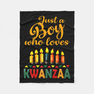 Ein Junge, der Kwanzaa Kinara Afrikanischer Stolz  Fleecedecke