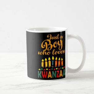 Ein Junge, der Kwanzaa Kinara Afrikanischer Stolz  Kaffeetasse