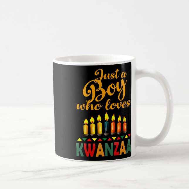 Ein Junge, der Kwanzaa Kinara Afrikanischer Stolz  Kaffeetasse (Rechts)