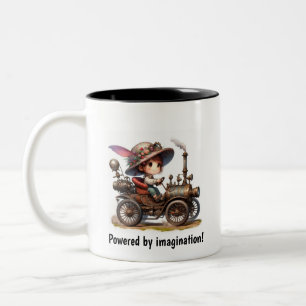 Ein junges glückliches Kind fährt ein Steampunk-Fa Zweifarbige Tasse
