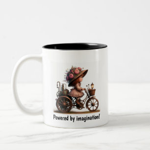 Ein junges glückliches Kind fährt ein Steampunk-Mo Zweifarbige Tasse