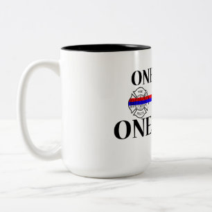 Ein Kampf des Team-eins Zweifarbige Tasse