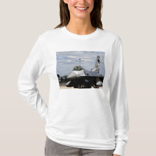 Ein kämpfender Falke F-16 T-Shirt