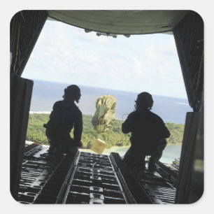 Ein Kasten humanitäre Waren Quadratischer Aufkleber