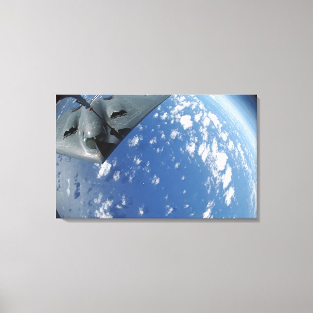 Ein KC-135 Stratotanker heizt einen B-2-Geist wied Leinwanddruck (Vorderseite)