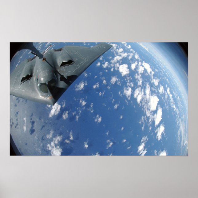 Ein KC-135 Stratotanker heizt einen B-2-Geist wied Poster (Vorne)