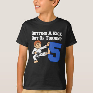 Ein Kick aus 5 Karate-Themen T-Shirt