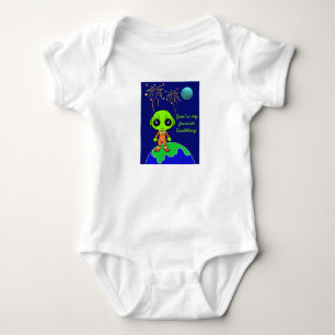 Ein Kinderstück mit Alien und Mond von Jo Images B Baby Strampler
