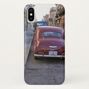 Ein klassischer alter roter Peugeot, der auf einer Case-Mate iPhone Hülle