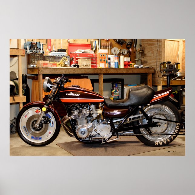 Ein klassisches Kawasaki 1974 Z1 Modifiziertes Dra Poster (Vorne)