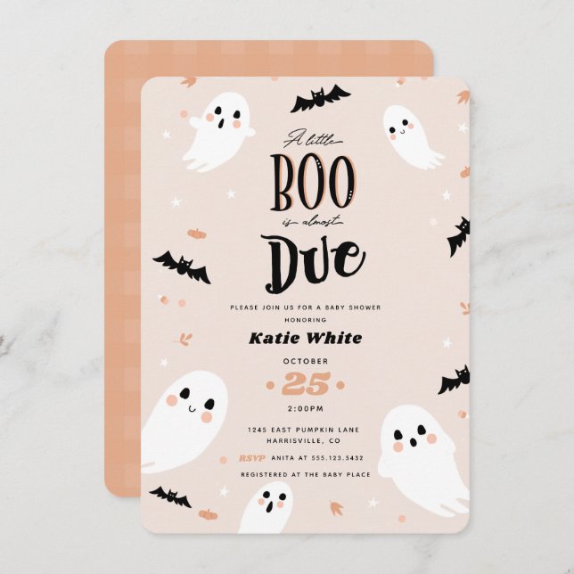 Ein kleiner Boo ist fast gerade wegen Halloween Ba Einladung (Vorne/Hinten)