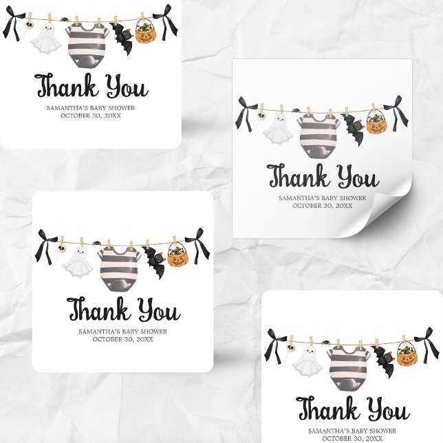 Ein kleiner Boo ist fast nötig mit einer Babydusch Quadratischer Aufkleber (A Little Boo Baby Clothes Baby Shower Sticker)