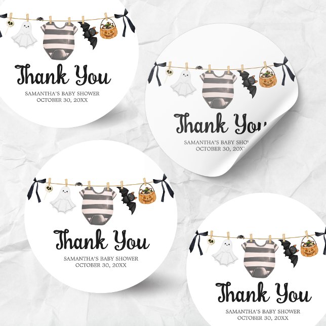 Ein kleiner Boo ist fast nötig mit einer Babydusch Runder Aufkleber (A Little Boo Baby Clothes Baby Shower Sticker)