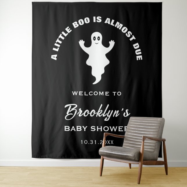 Ein kleiner Boo ist fast passend für eine Babydusc Wandteppich (Beispiel)
