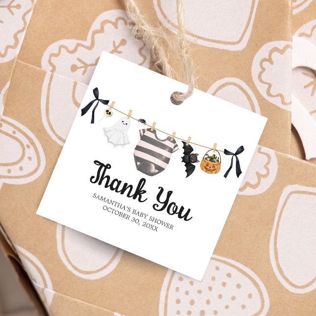 Ein kleiner Boo ist fast schon wegen Babydusche Pl Geschenkanhänger (A Little Boo Baby Clothes Baby Shower Square Favor Tags)