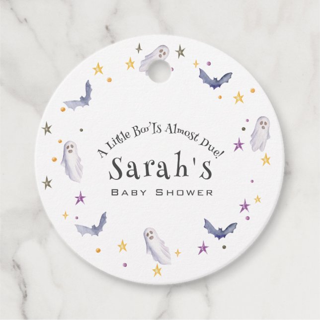 Ein kleiner Boo ist fast zu Halloween-Kinderdusche Geschenkanhänger (Vorderseite)