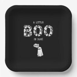 Ein kleiner Boo ist wegen der spukhaften Kinderdus Pappteller