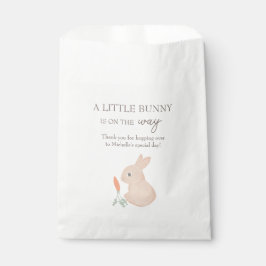 Ein kleiner Bunny ist auf der Way Baby Duwer Fevor Geschenktütchen
